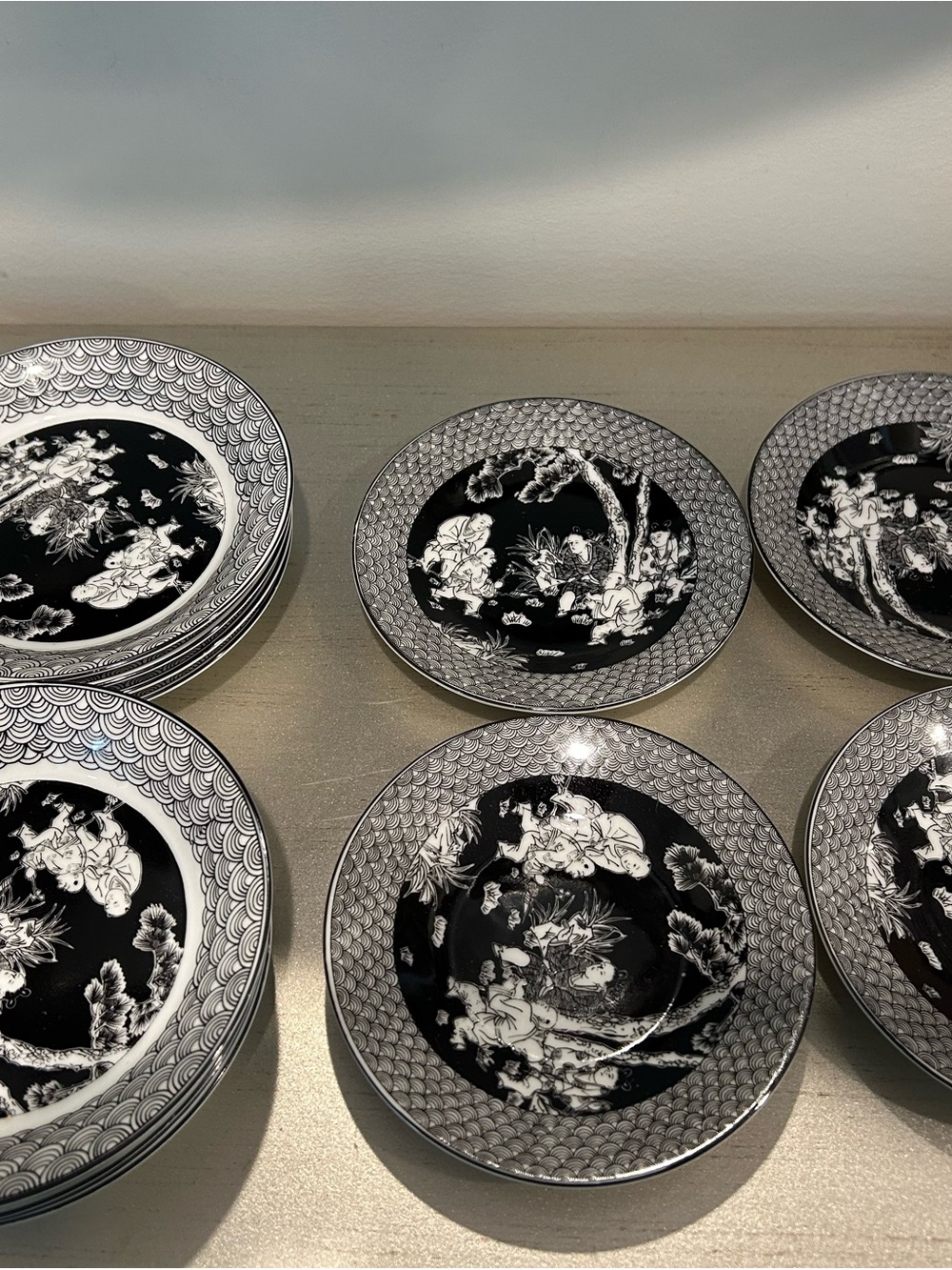 Black & White Porcelain Dinner Plates with Floral Motif
